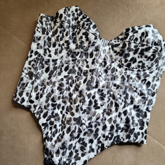 PRETTY LITTLE THING Leopard Faux leather strapless Body Suit | New ! - Picture 4 of 10